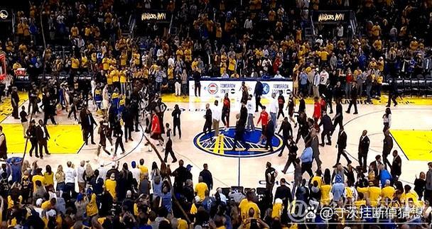 勇士遭火箭逆袭主力提前退场 勇士遭火箭逆袭主力提前退场